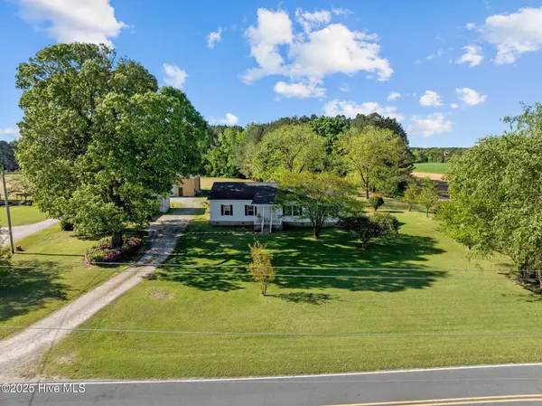 1160 Strickland RD, Walstonburg, NC 27888
