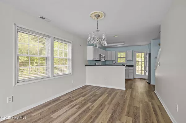 Morehead City, NC 28557,4513 Country Club RD #G101