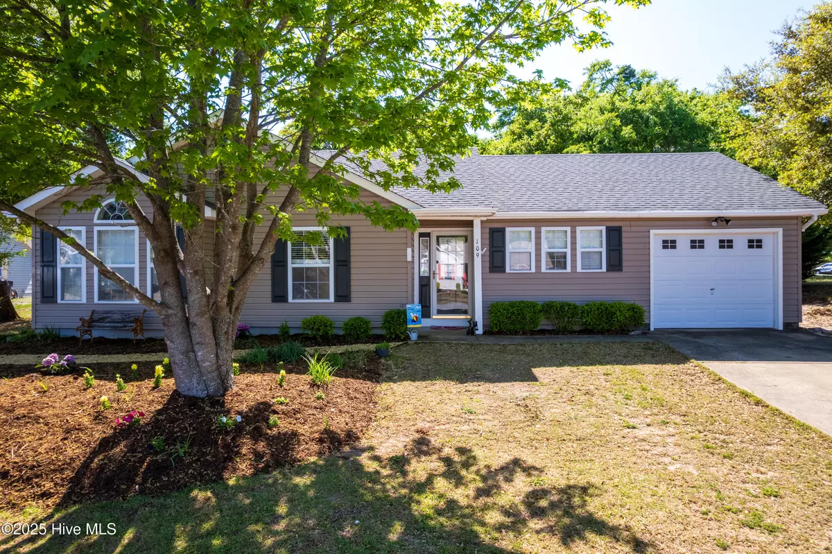 Kill Devil Hills, NC 27948,109 Post Oak CT