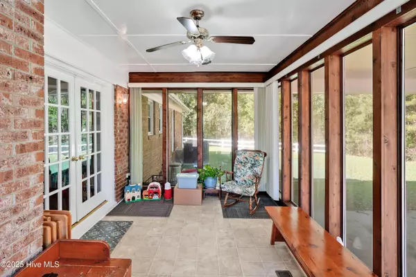 Lake Waccamaw, NC 28450,293 White Pine RD