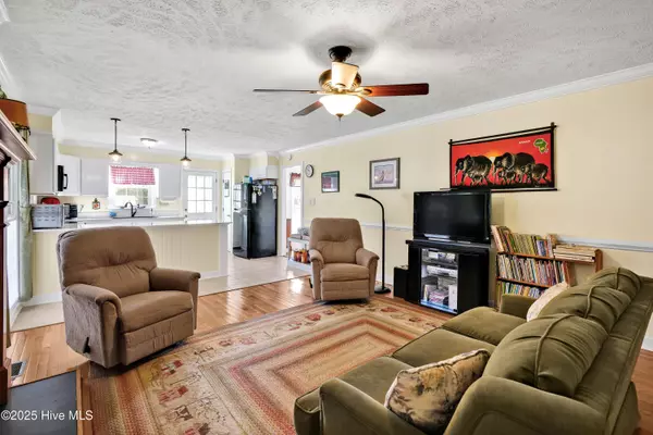 Lake Waccamaw, NC 28450,293 White Pine RD