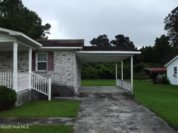 Rose Hill, NC 28458,225 W South ST