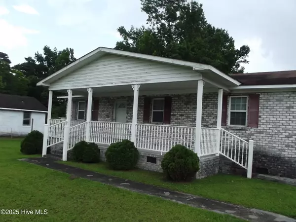 Rose Hill, NC 28458,225 W South ST