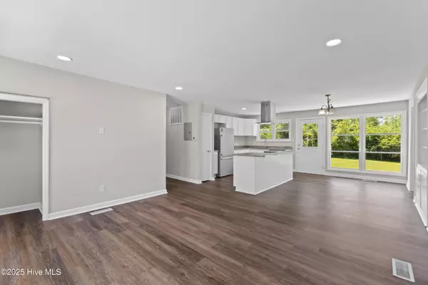 Hubert, NC 28539,226 Great Neck Landing RD