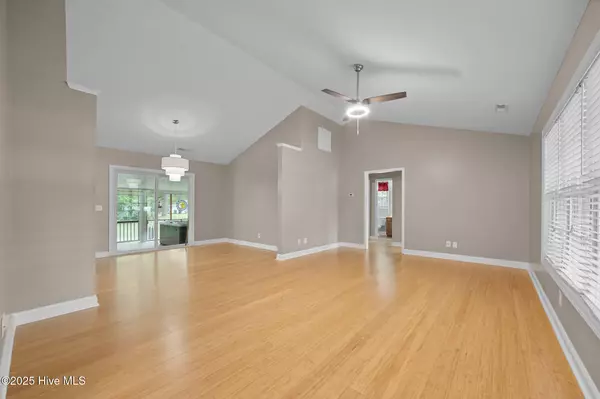 Washington, NC 27889,302 Rodmans RD