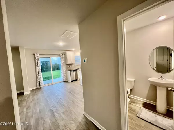 New Bern, NC 28560,411 Frida RD