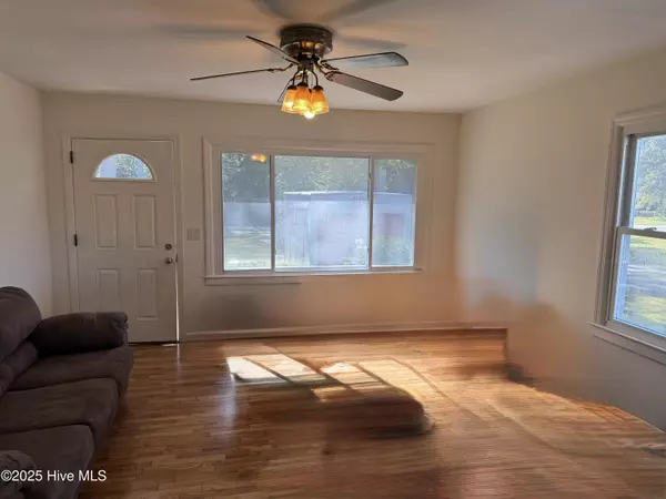 Wilmington, NC 28401,121 Laurel DR