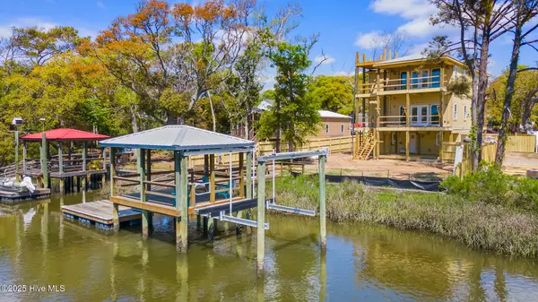 119 SE 15th ST, Oak Island, NC 28465