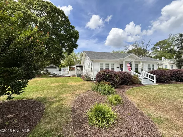 Clinton, NC 28328,711 College ST