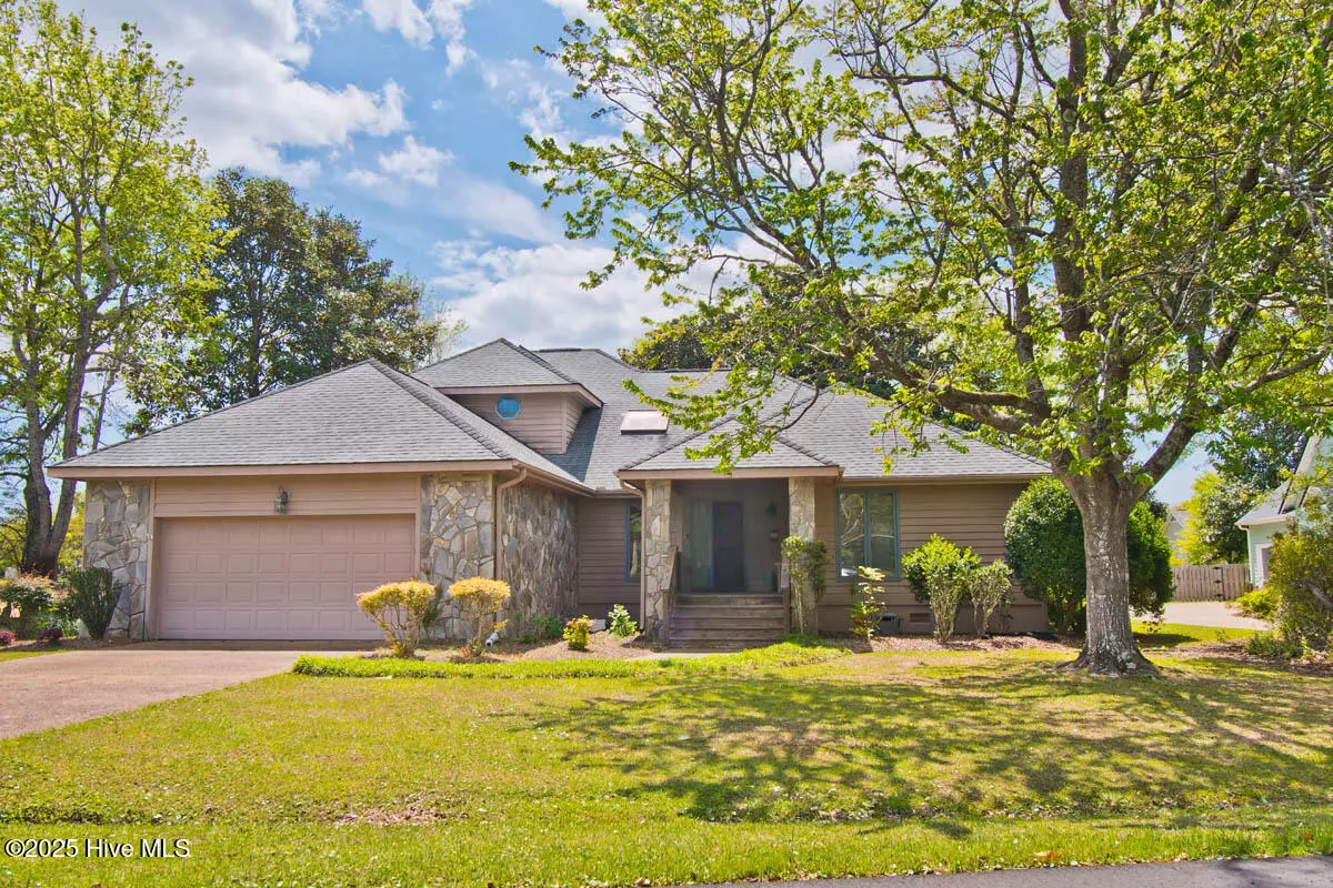 Morehead City, NC 28557,124 Pine Bluff DR