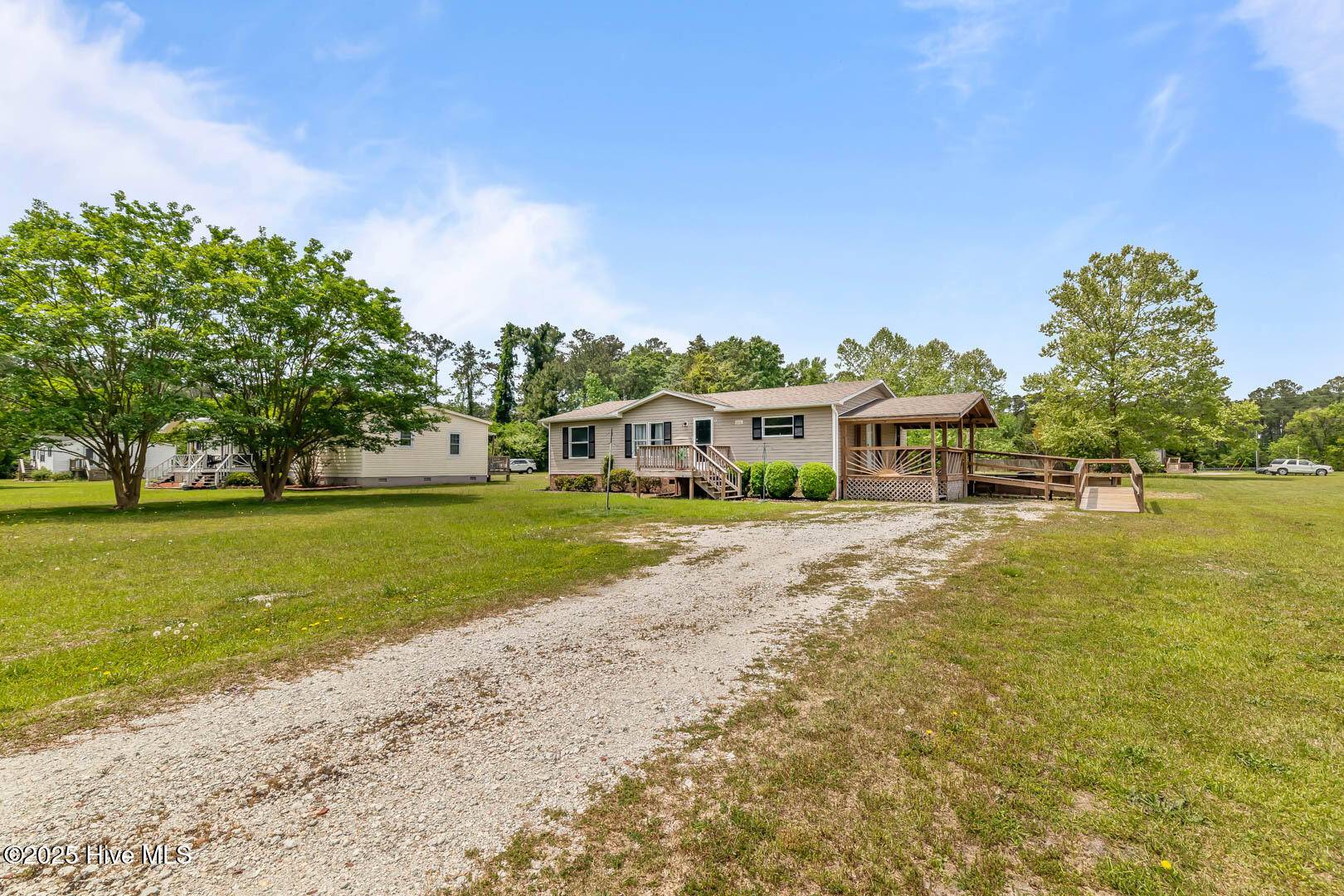Hubert, NC 28539,120 Church RD