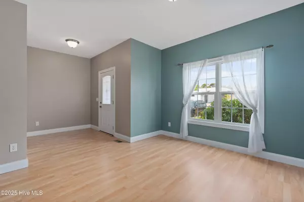 Carolina Beach, NC 28428,613 Raleigh AVE