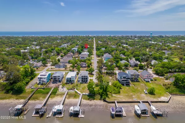 Oak Island, NC 28465,222 NE 36th ST
