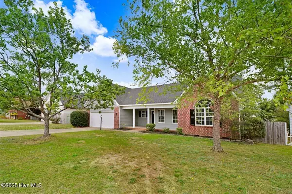 612 Fairbluff DR, Hope Mills, NC 28348