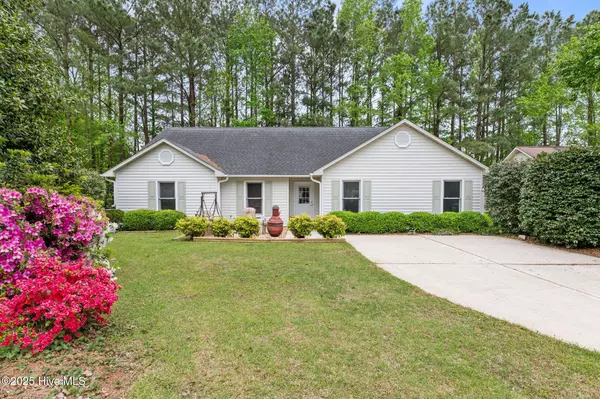 706 E Hightree LN, New Bern, NC 28562