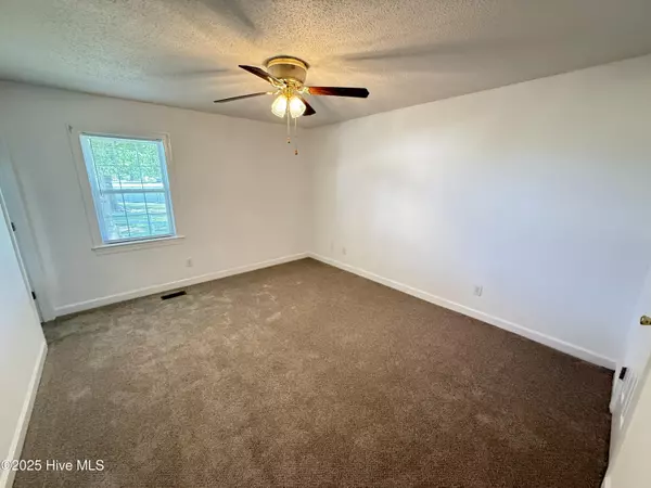 Mount Olive, NC 28365,122 Tarheel DR