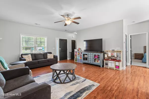 Jacksonville, NC 28540,206 Murifield DR