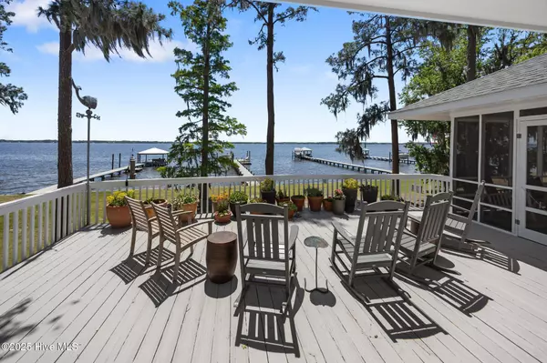 163 River PL, Washington, NC 27889