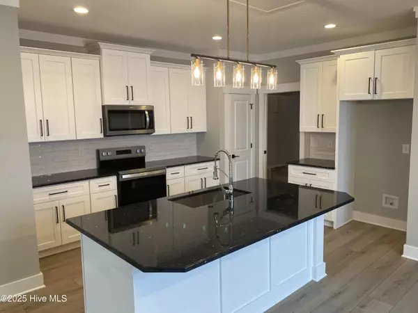 Aberdeen, NC 28315,408 Summit ST