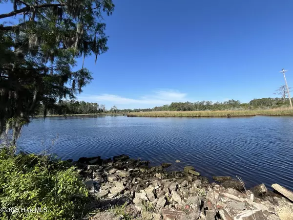 New Bern, NC 28560,3185 Lee Landing RD