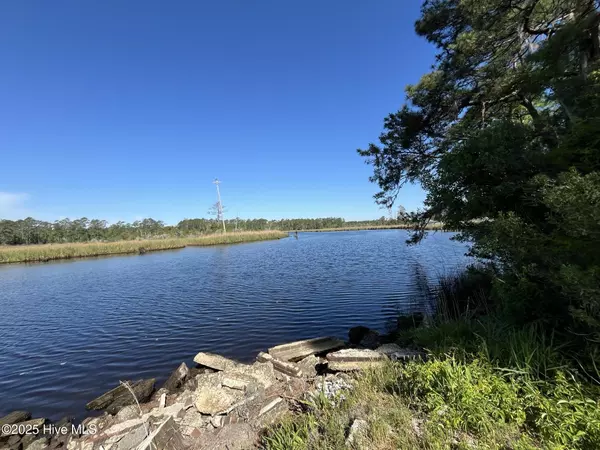 New Bern, NC 28560,3185 Lee Landing RD