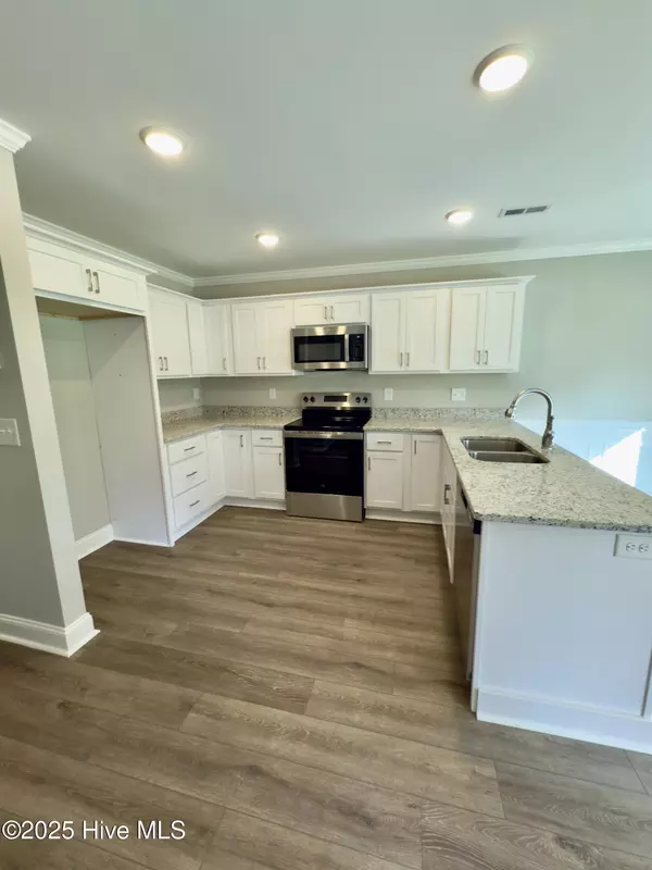 Farmville, NC 27828,4371 W West Pine ST #B