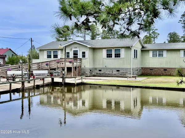 1556 Farrow Fork RD, Engelhard, NC 27824