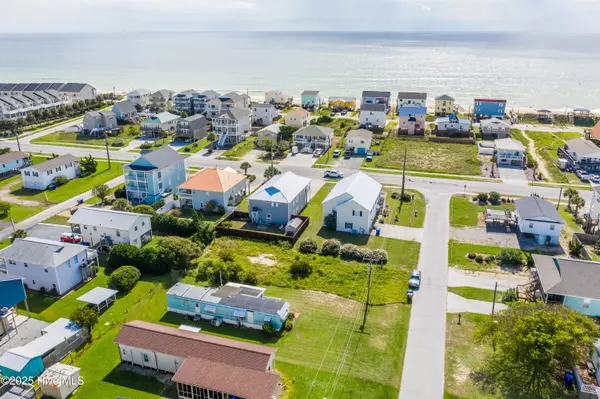 7008 7th ST, Surf City, NC 28445