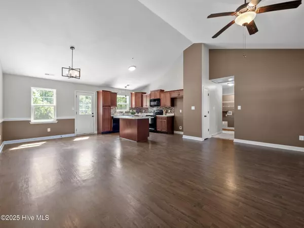 Hubert, NC 28539,212 Peaceful LN