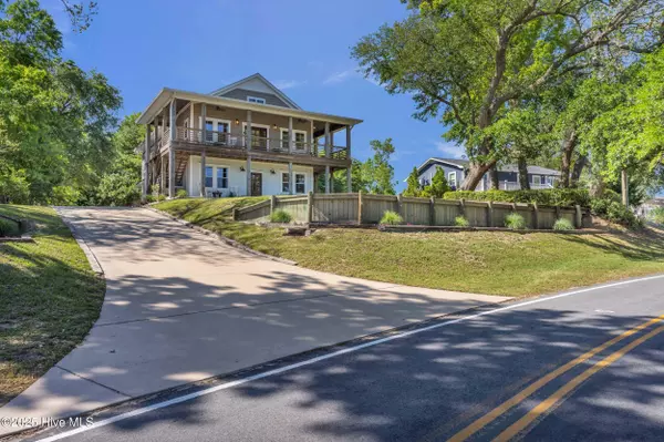 714 Hughes RD, Hampstead, NC 28443