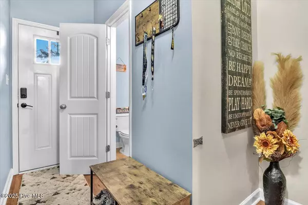 Holly Ridge, NC 28445,242 Currituck DR