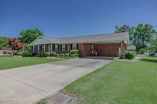 Beulaville, NC 28518,608 E Stanford ST