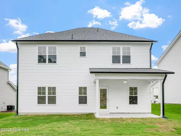 Southern Pines, NC 28387,536 Burgundy DR