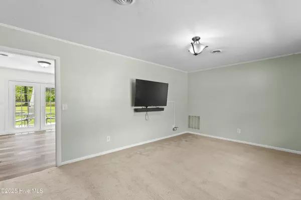 Jacksonville, NC 28540,96 Vandergrift DR