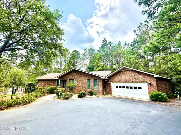 241 Firetree LN, West End, NC 27376