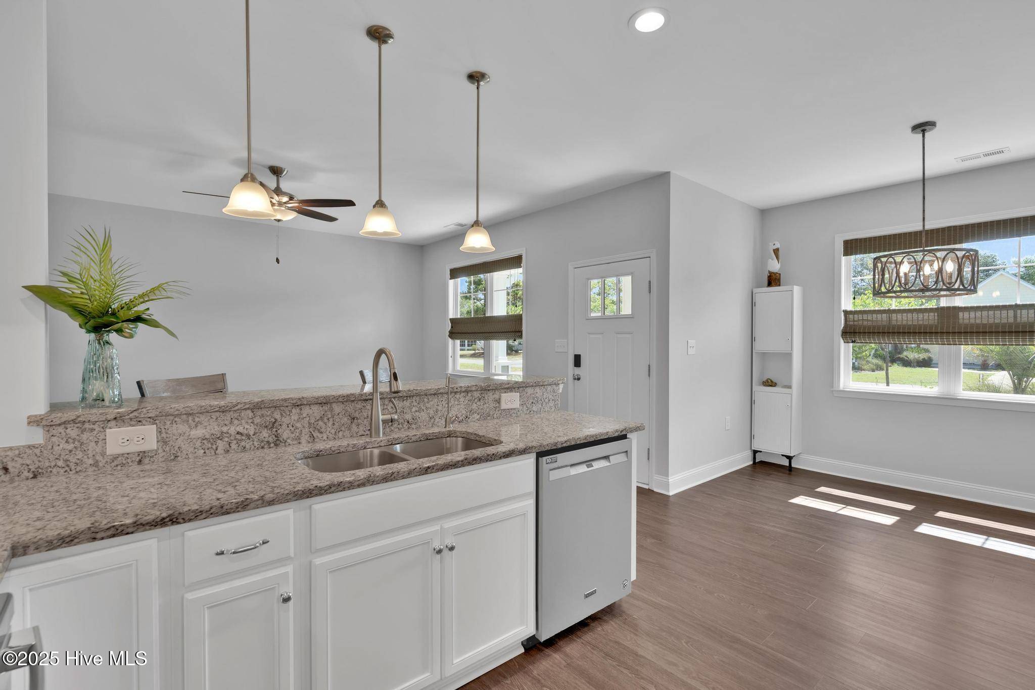 Oak Island, NC 28465,129 NE 7th ST