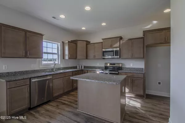 Jacksonville, NC 28546,102 Sanctuary ST