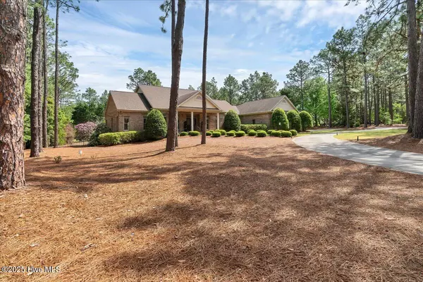 Pinehurst, NC 28374,725 Donald Ross DR