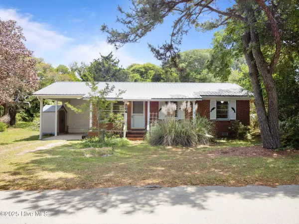 204 Cedar ST, Emerald Isle, NC 28594