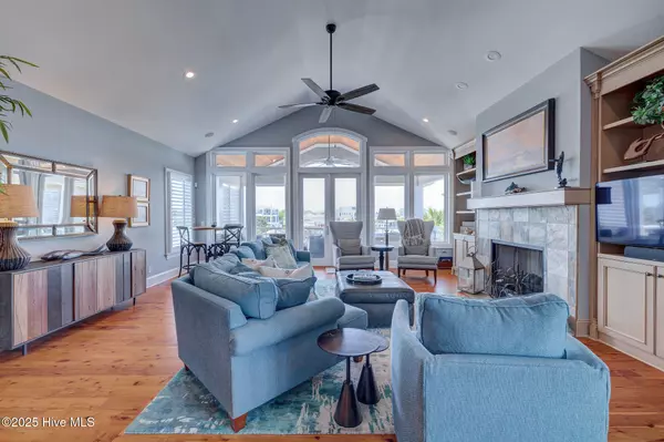 Wrightsville Beach, NC 28480,1 Bay ST