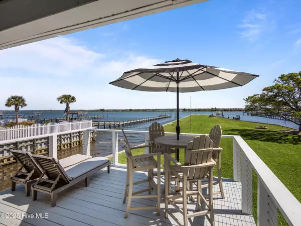 Newport, NC 28570,267 Live Oak RD