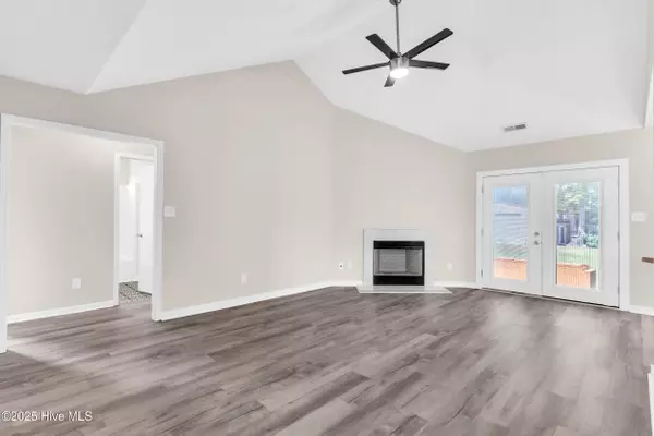 Richlands, NC 28574,203 Essex CT