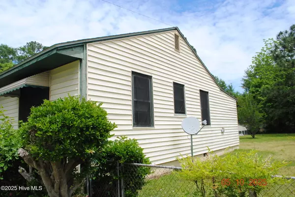 Jacksonville, NC 28540,402 New River DR