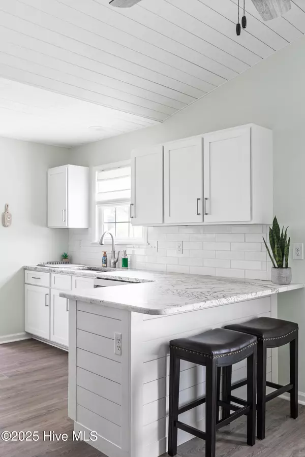 Oak Island, NC 28465,117 NE 52nd ST