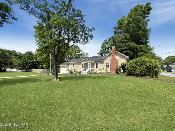 Williamston, NC 27892,402 Warren ST