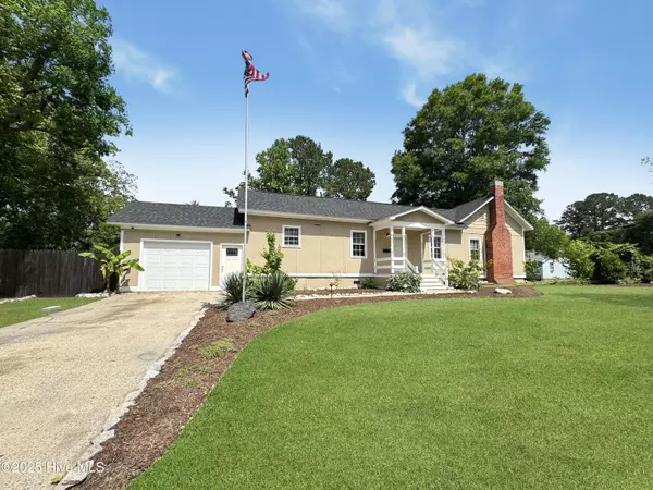 Williamston, NC 27892,402 Warren ST