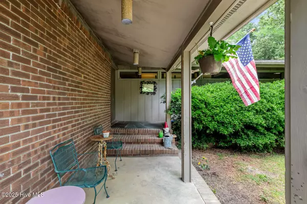 Wallace, NC 28466,147 Mcmillan AVE