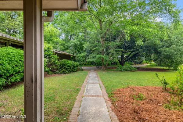 Wallace, NC 28466,147 Mcmillan AVE