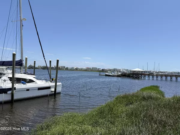 Carolina Beach, NC 28428,92 Harbour Point Yacht CLB