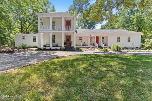121 Dolphin LN, Sneads Ferry, NC 28460